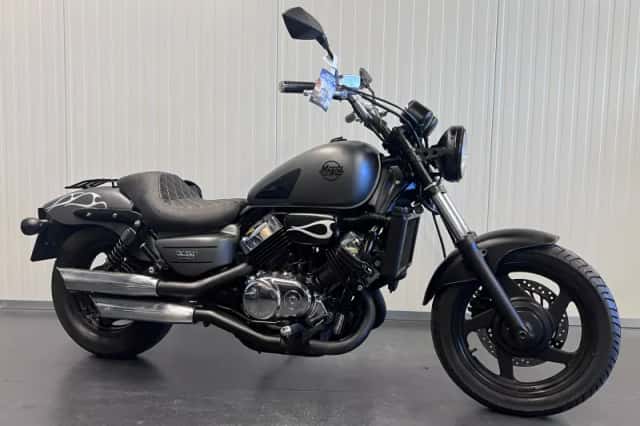 Honda VF 750 CUSTOM (1994) thumbnail 1