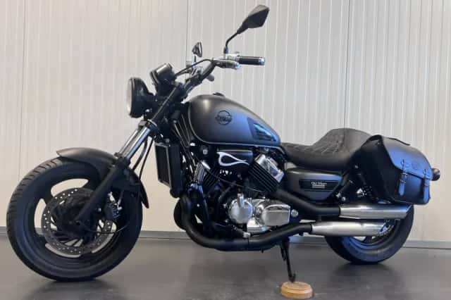 Honda VF 750 CUSTOM (1994) thumbnail 2