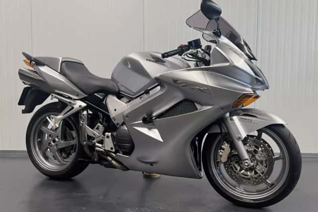 Honda VFR 800 Vtec (2004) thumbnail 1