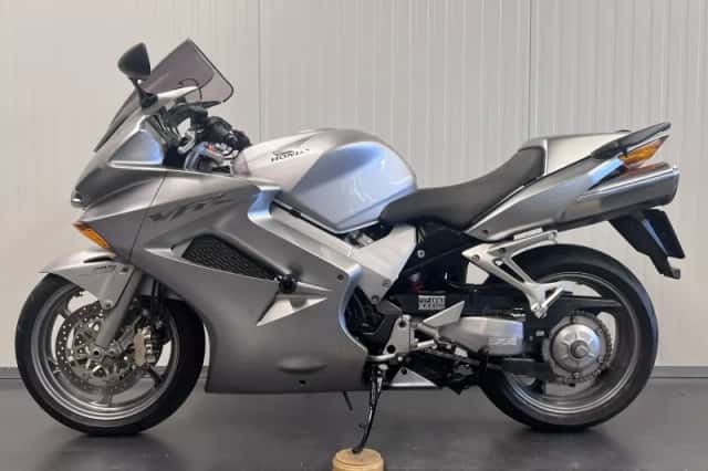 Honda VFR 800 Vtec (2004) thumbnail 3