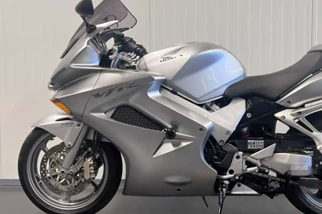Honda VFR 800 Vtec (2004) thumbnail 4