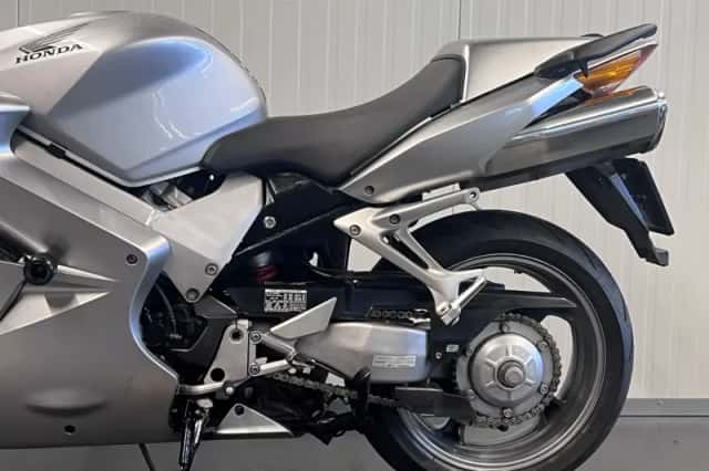 Honda VFR 800 Vtec (2004) thumbnail 5