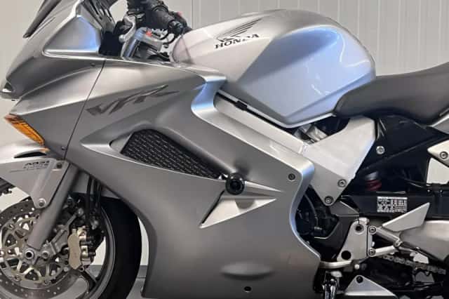 Honda VFR 800 Vtec (2004) thumbnail 6