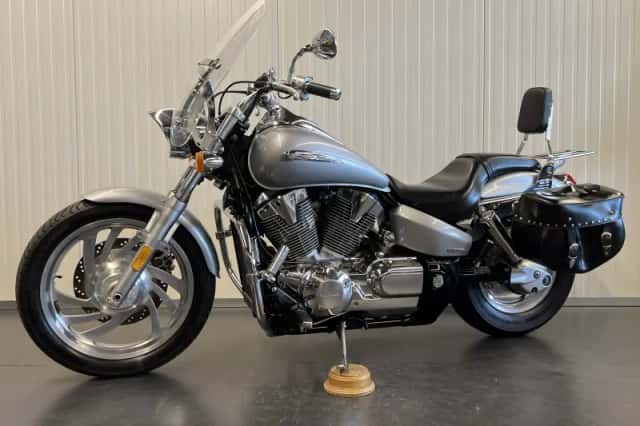 Honda VTX 1300 CUSTOM (2004) thumbnail 2