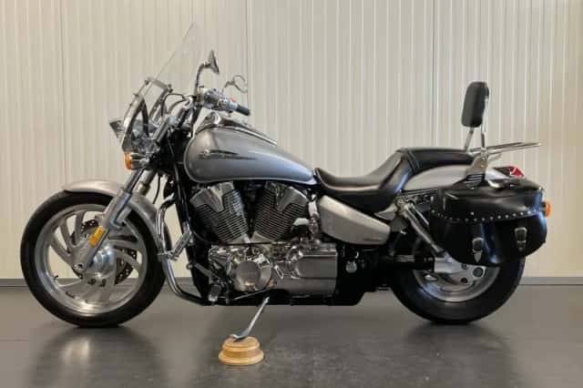 Honda VTX 1300 CUSTOM (2004) thumbnail 3