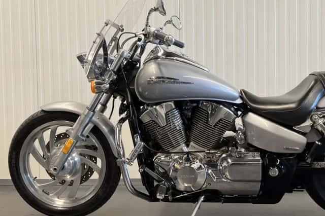 Honda VTX 1300 CUSTOM (2004) thumbnail 4