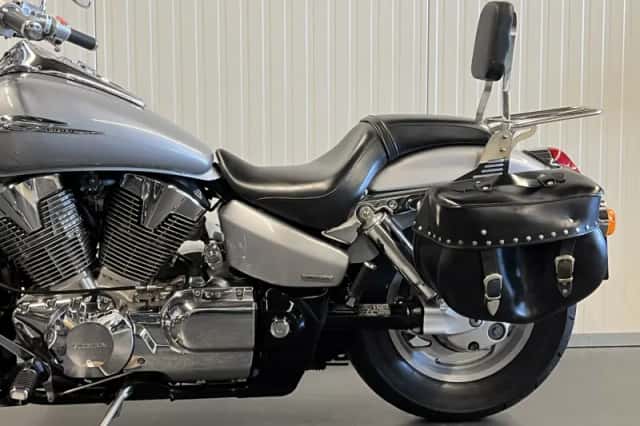 Honda VTX 1300 CUSTOM (2004) thumbnail 5