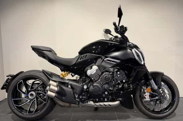 Ducati Diavel V4 (2023) thumbnail 1