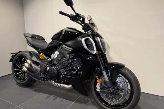 Ducati Diavel V4 (2023) thumbnail 3