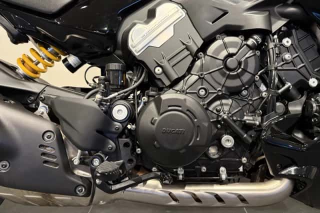 Ducati Diavel V4 (2023) thumbnail 4