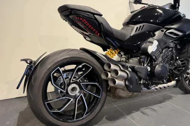 Ducati Diavel V4 (2023) thumbnail 5