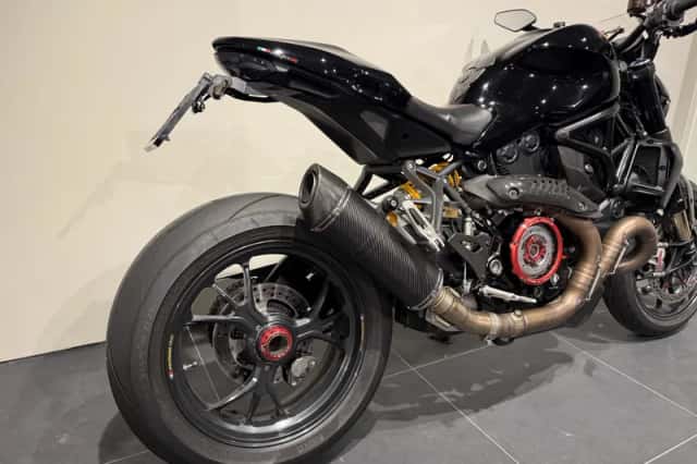 Ducati Monster 1200 R (2017) thumbnail 4