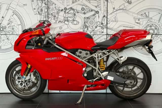 Ducati 999 (2005) thumbnail 2