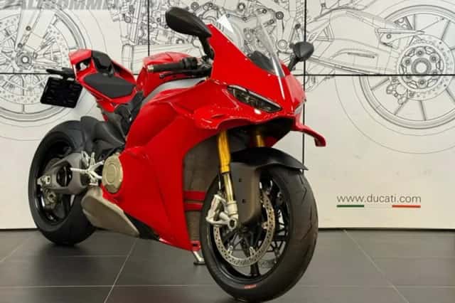 Ducati Panigale V4S (2026) thumbnail 1