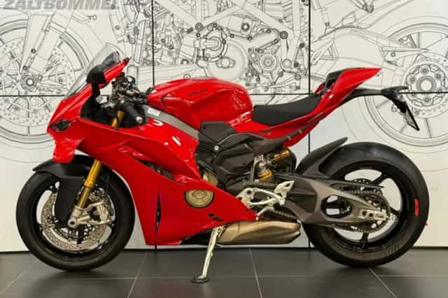 Ducati Panigale V4S (2026) thumbnail 2