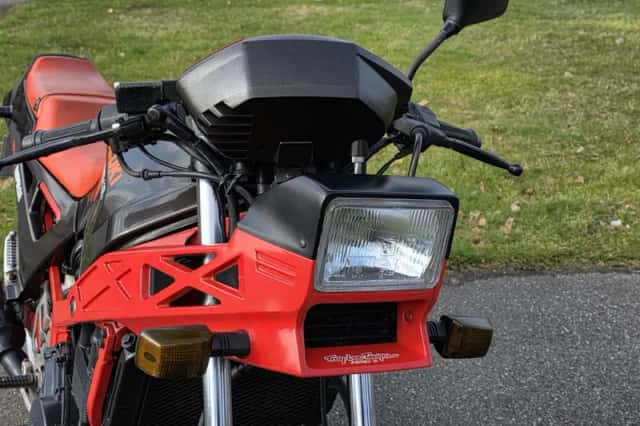 Suzuki GSX 400X Impulse (1988) thumbnail 3