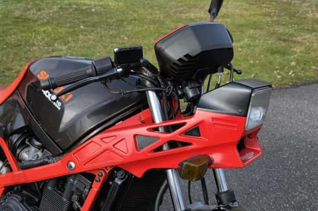 Suzuki GSX 400X Impulse (1988) thumbnail 4