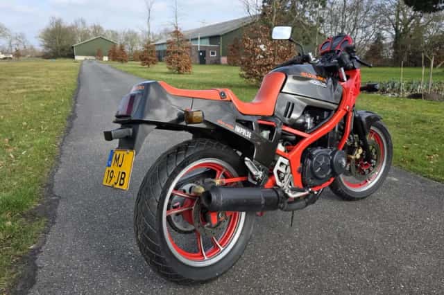 Suzuki GSX 400X Impulse (1988) thumbnail 5