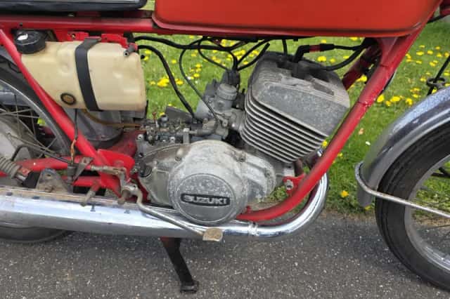 Suzuki GT 250 (0) thumbnail 2