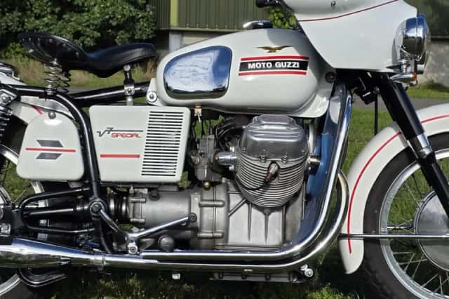 Moto Guzzi V7 Special (1969) thumbnail 2