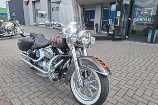 Harley-Davidson Softail Deluxe (2006) thumbnail 1