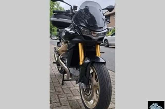 Moto Guzzi V100 Mandello S (2024) thumbnail 1