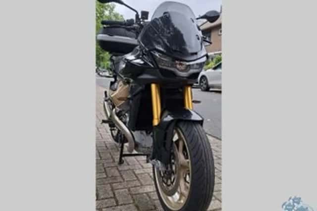 Moto Guzzi V100 Mandello S (2024) thumbnail 1
