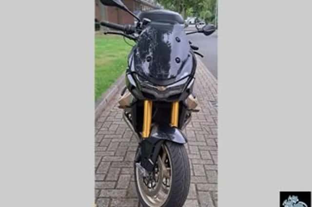 Moto Guzzi V100 Mandello S (2024) thumbnail 3