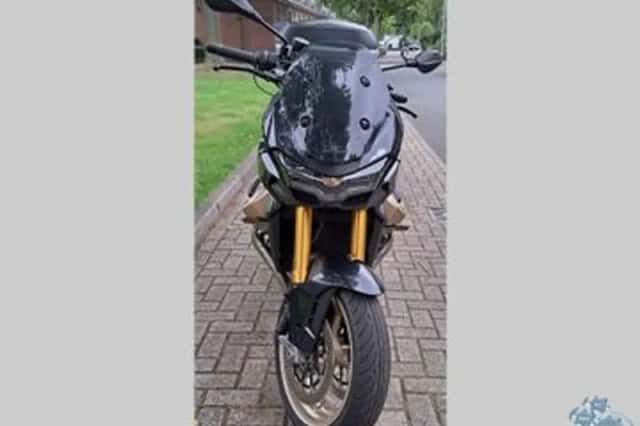 Moto Guzzi V100 Mandello S (2024) thumbnail 3