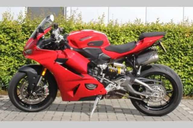 Ducati Panigale V2 (2025) thumbnail 2