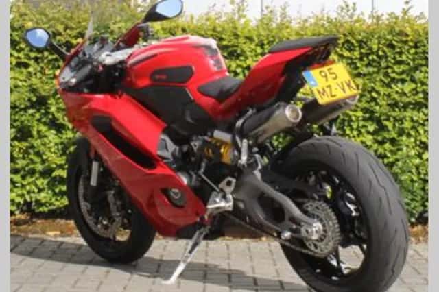 Ducati Panigale V2 (2025) thumbnail 3