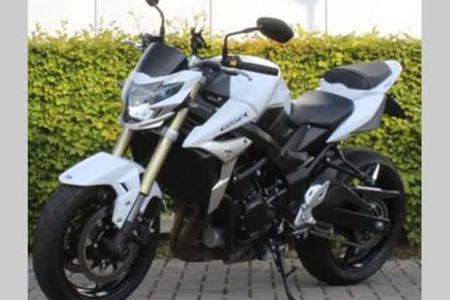 Suzuki GSR750 (2011) thumbnail 1