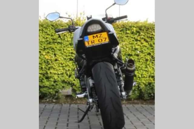 Suzuki GSR750 (2011) thumbnail 4