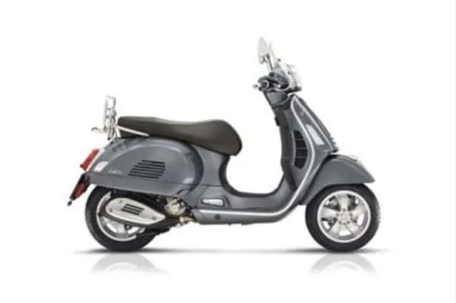 Vespa GTS 300 Touring (2022) thumbnail 1