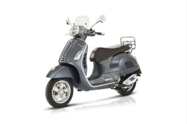 Vespa GTS 300 Touring (2022) thumbnail 2
