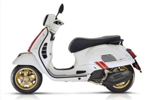 Vespa GTS Super Racing Sixties (2022) thumbnail 1