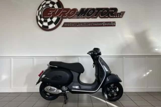 Vespa GTS 300 (2022) thumbnail 1
