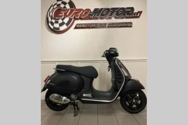 Vespa GTS 300 (2022) thumbnail 2
