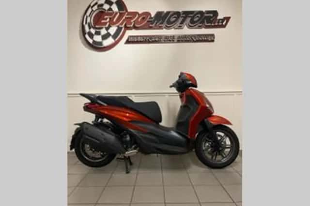 Vespa GTS 300 (2022) thumbnail 3