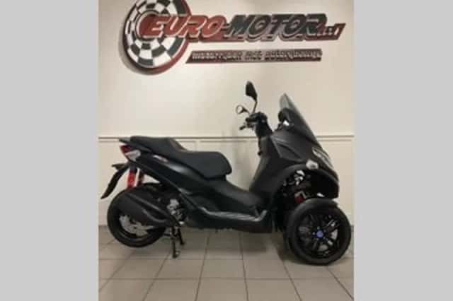 Vespa GTS 300 (2022) thumbnail 4