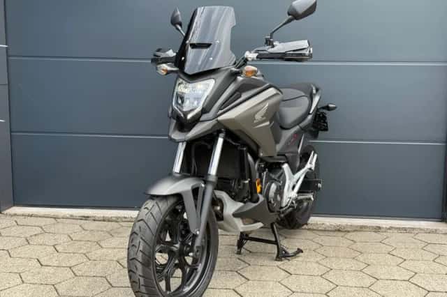 Honda NC750X (2019) thumbnail 2