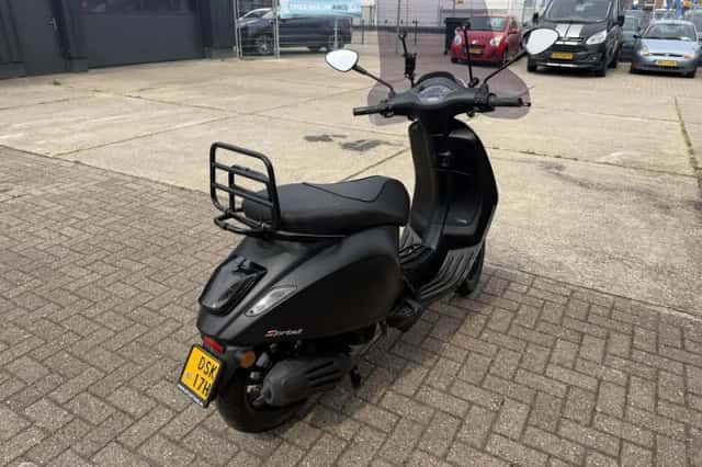 Vespa Sprint (2018) thumbnail 4