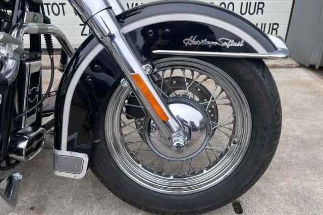 Harley-Davidson Heritage Softail Classic (2003) thumbnail 2