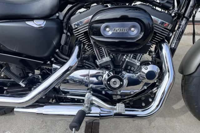 Harley-Davidson Sportster 1200 Custom (2018) thumbnail 4