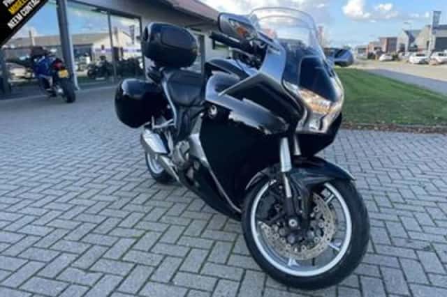 Honda VFR1200FD (2011) thumbnail 1