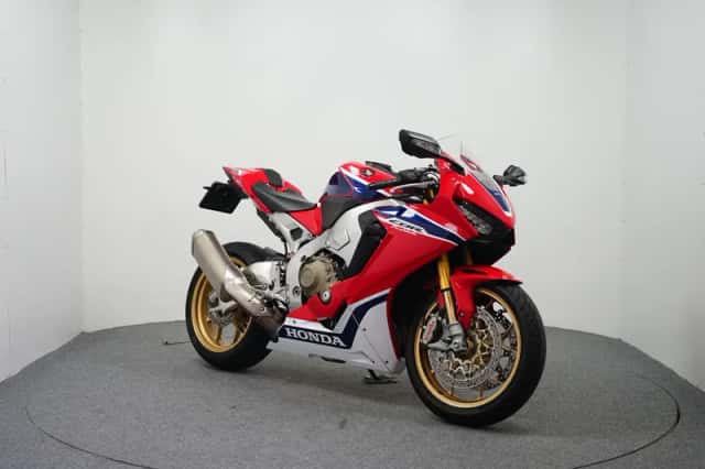 Honda CBR1000RR (2018) thumbnail 2
