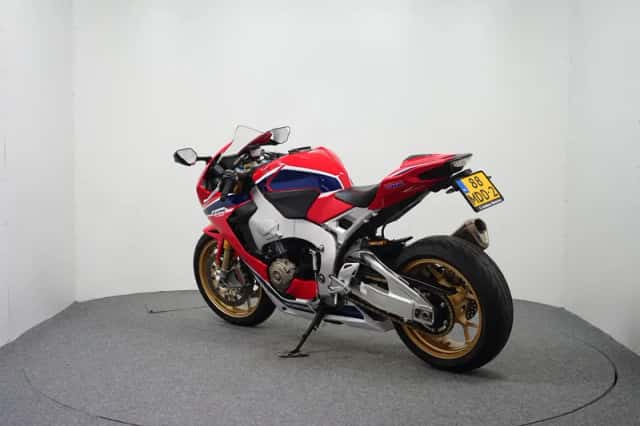 Honda CBR1000RR (2018) thumbnail 6