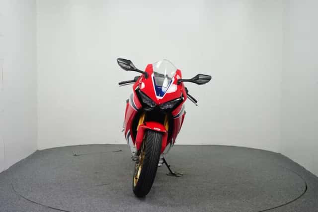 Honda CBR1000RR (2018) thumbnail 3
