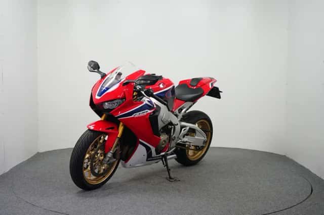 Honda CBR1000RR (2018) thumbnail 4