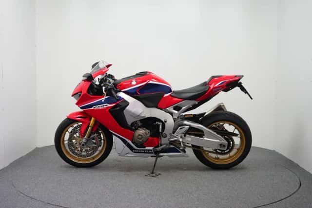 Honda CBR1000RR (2018) thumbnail 5